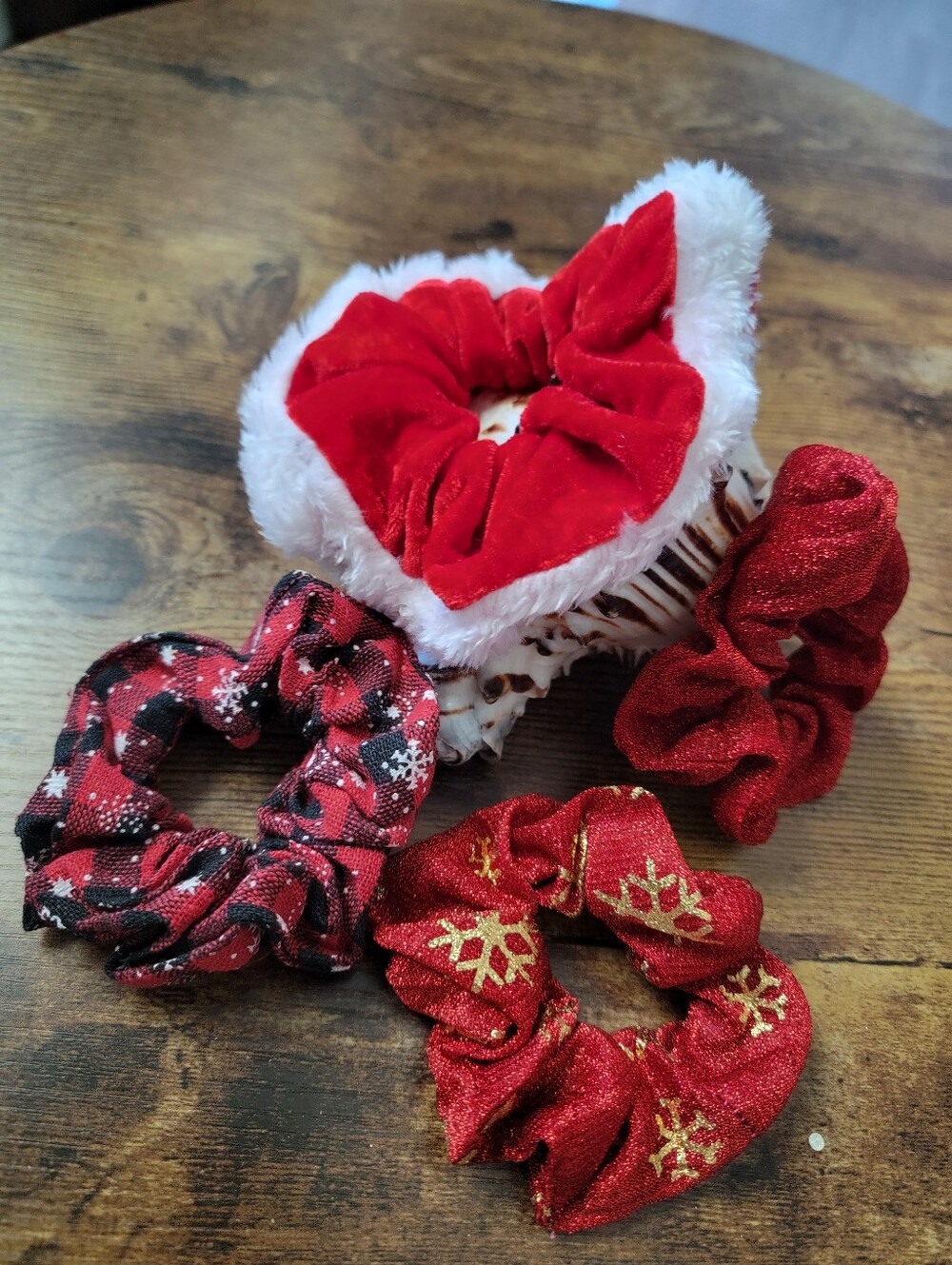 4pcs Red Holiday Scrunchie Set